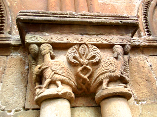 Capitel romnico del claustro de San Pedro en Soria
